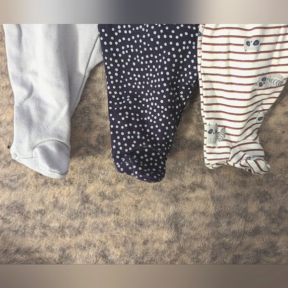 BABY BUNDLE - Small Newborn Footies - Picture 4 of 4